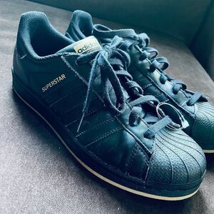 Xlnt Rare Adidas Superstar Black leather Gum Rubber soles womens 8 mens 7 40 EUR